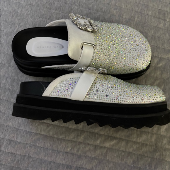 Excellent condition Azalea Wang Rhinestone Embellished White Mules, Size 9 - Picture 4 of 5